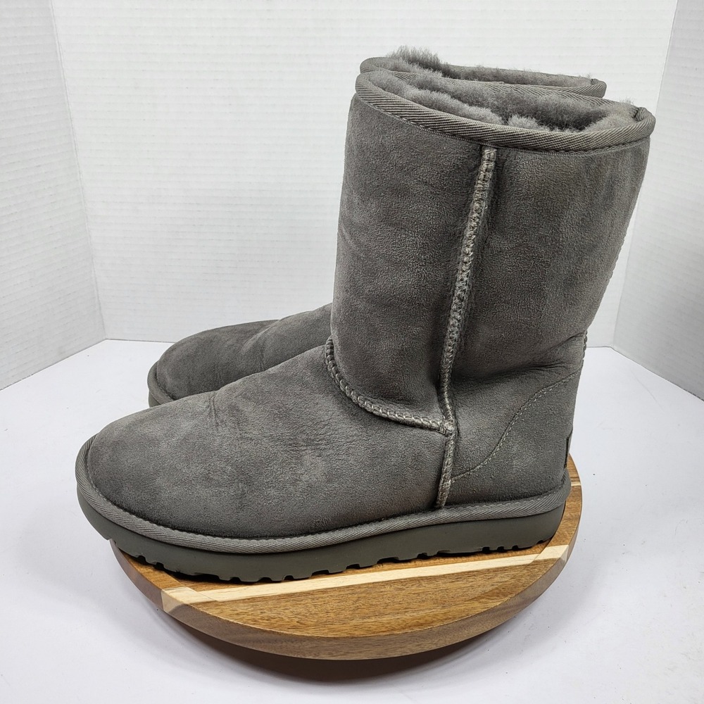 UGG Classic Short II Boots Women 8 Grey Excellent Suede Sheepskin 1016223